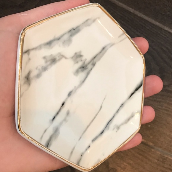 SOLDFaux marble ceramic ring dish with gold edging - Picture 3 of 5